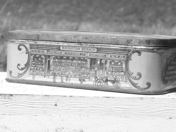 Подарочная коробка конфет из кондитерской Джона Мейнарда. Источник фотографии ebay.com