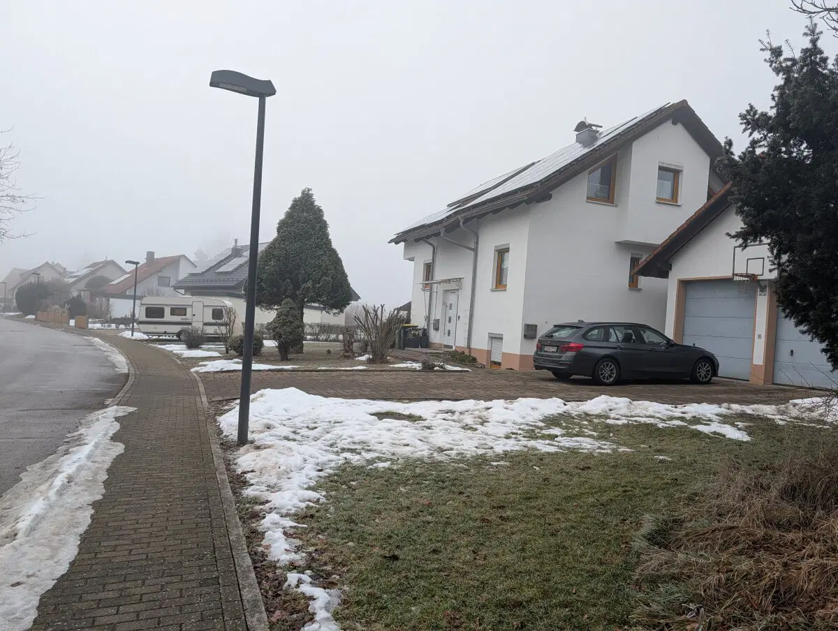 Заборов нет.