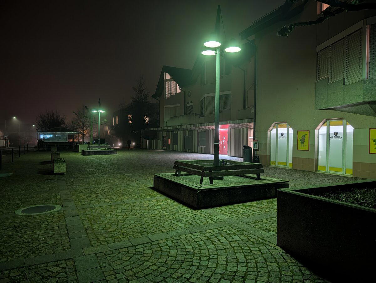 Улицы тихие и пустынные. 