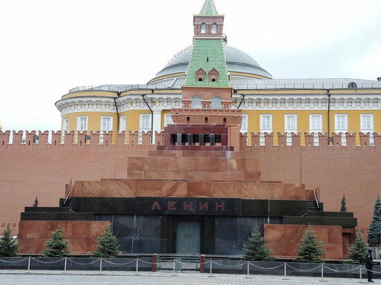 В Мавзолее нашли мужчину без сознания.