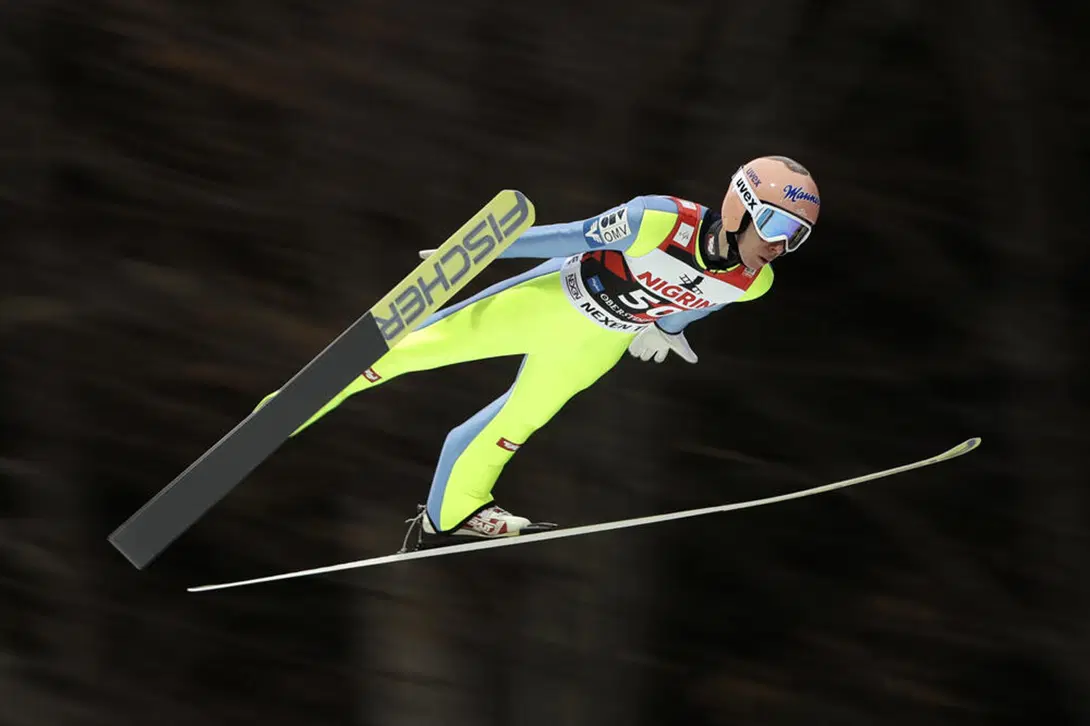 Летит Штефан.