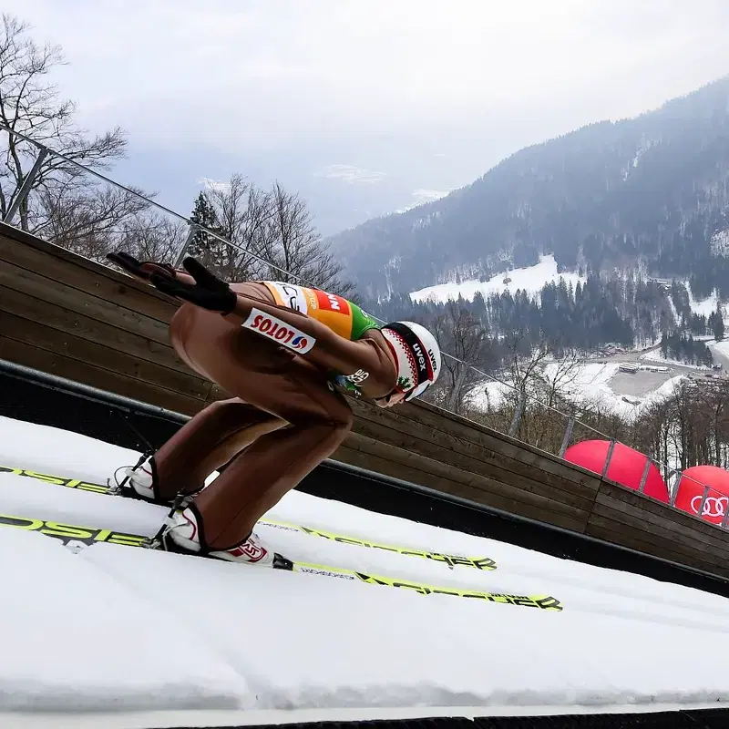 Вж-ж-ж-ж-ж-ж-ж-жух...