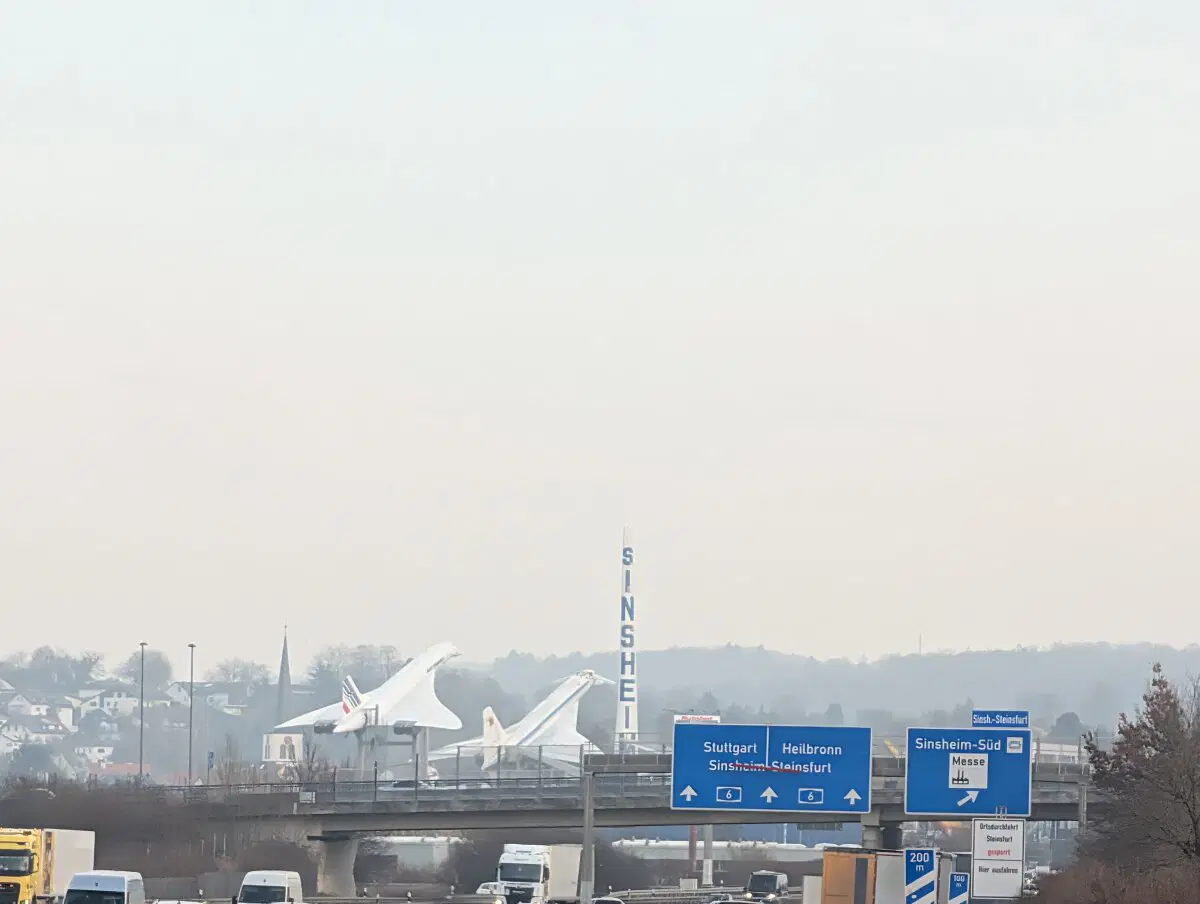 На фото два самолёта из прошлой эпохи, которые находятся в музее Германии  это вам бонус.