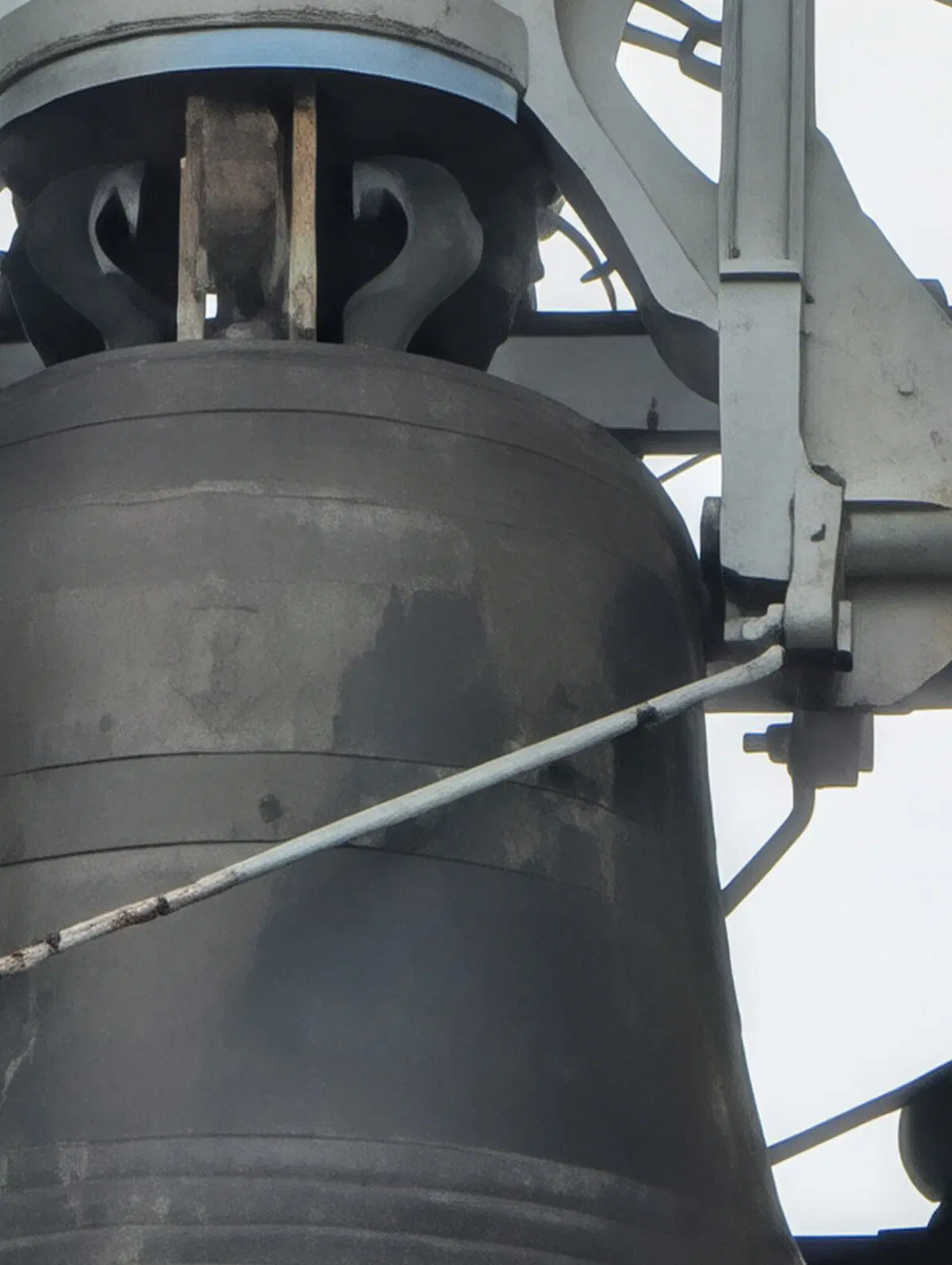 Сильно приближать.