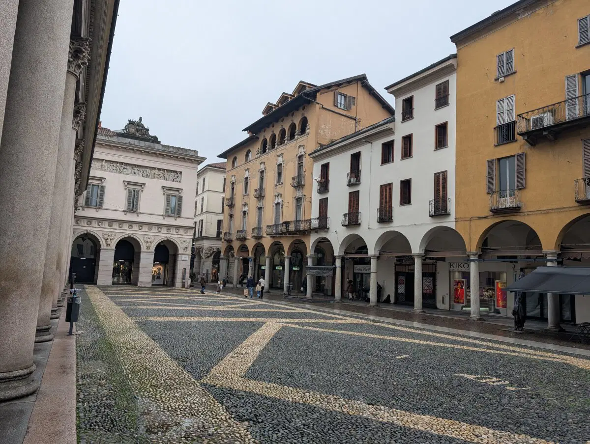 Летом хорошо ходить по таким галереям. 