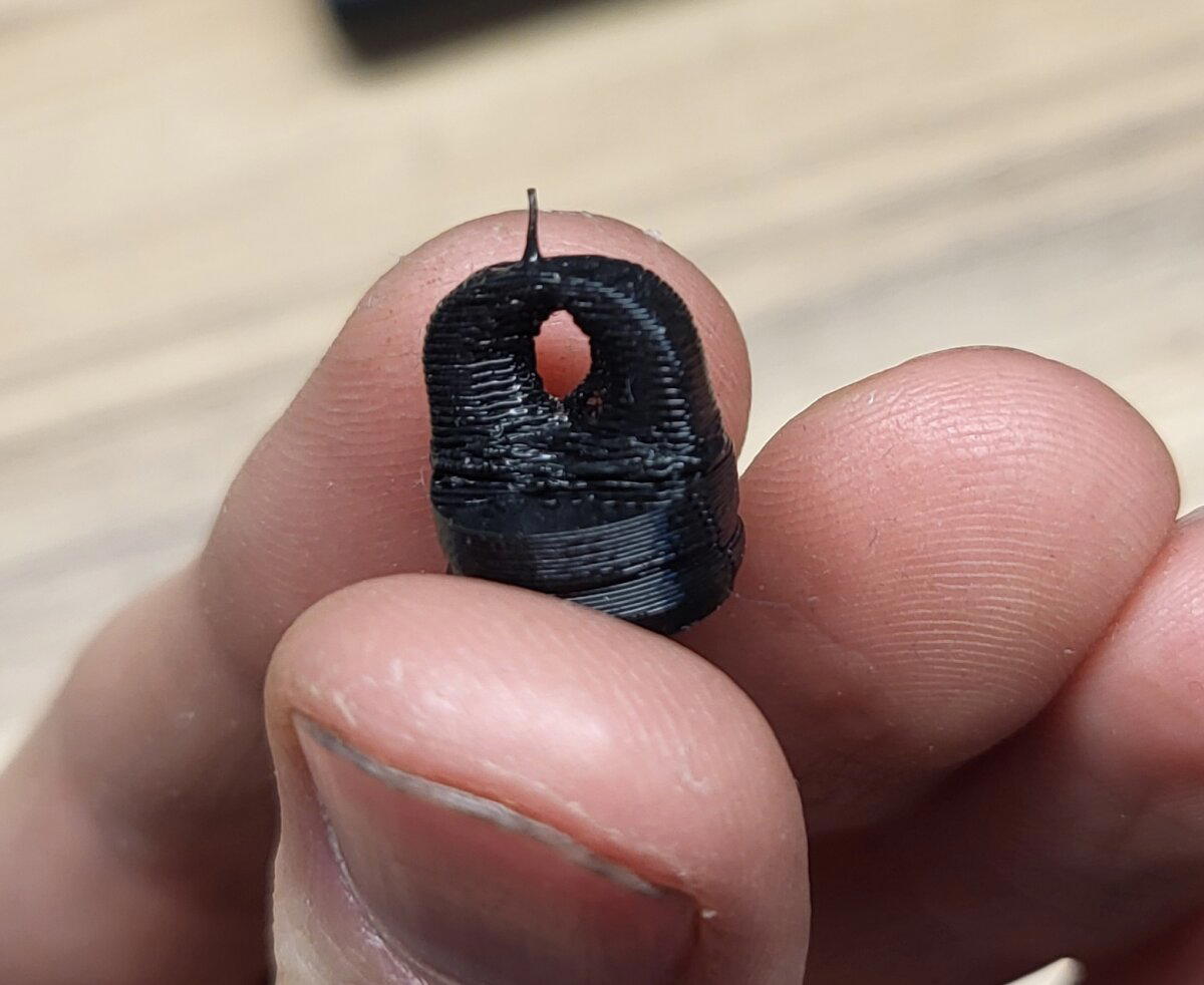 Пробочка с отверстием.