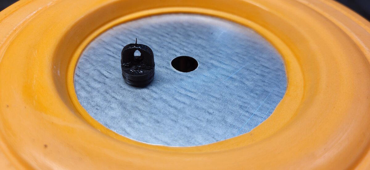 Пробочка с отверстием.