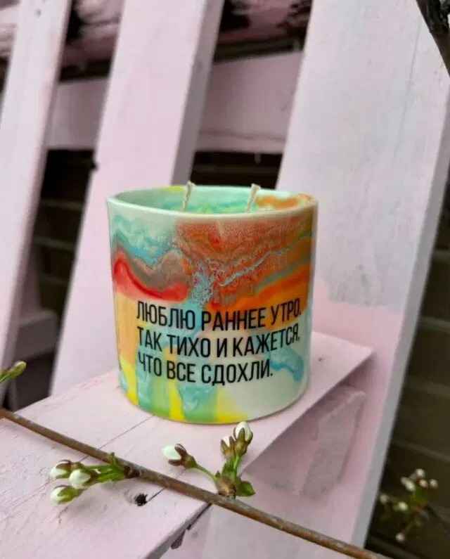 Тень от дички падает на поле