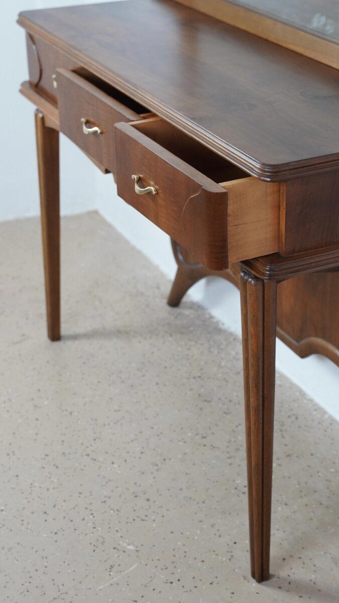 Туалетный столик в стиле ар-деко