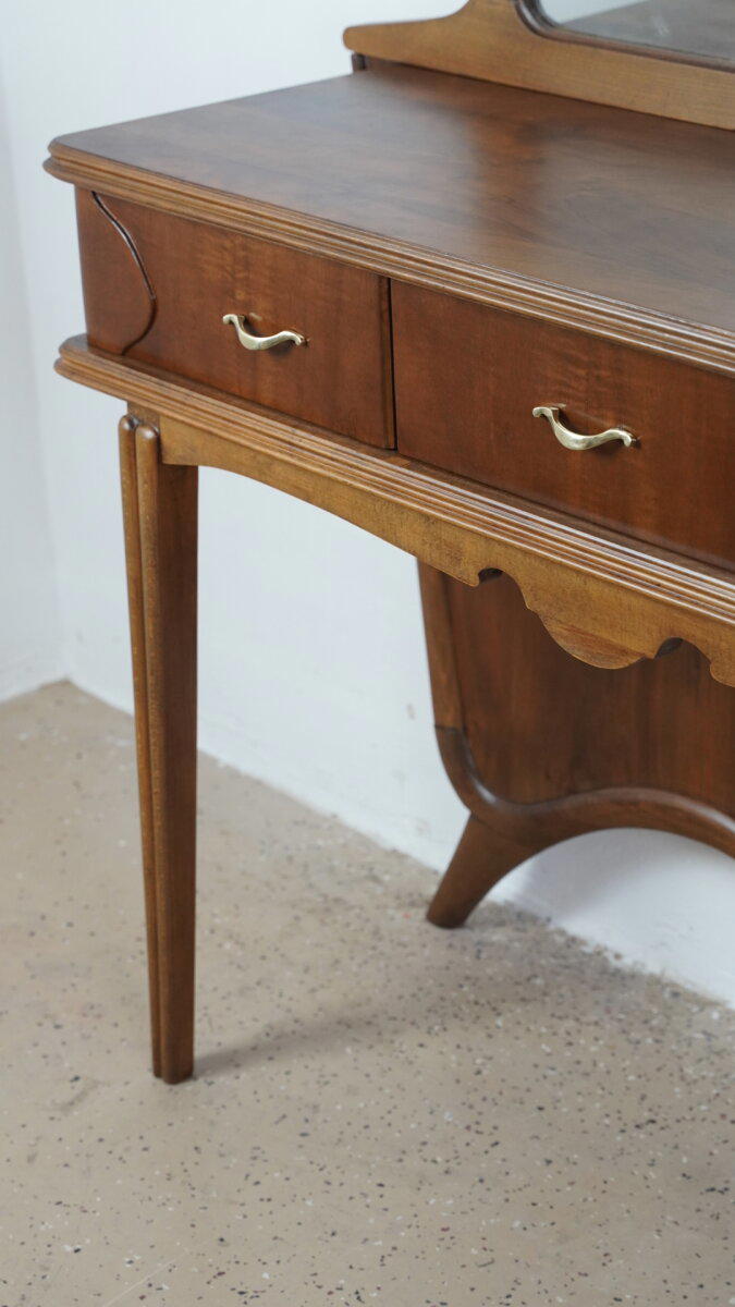 Туалетный столик в стиле ар-деко