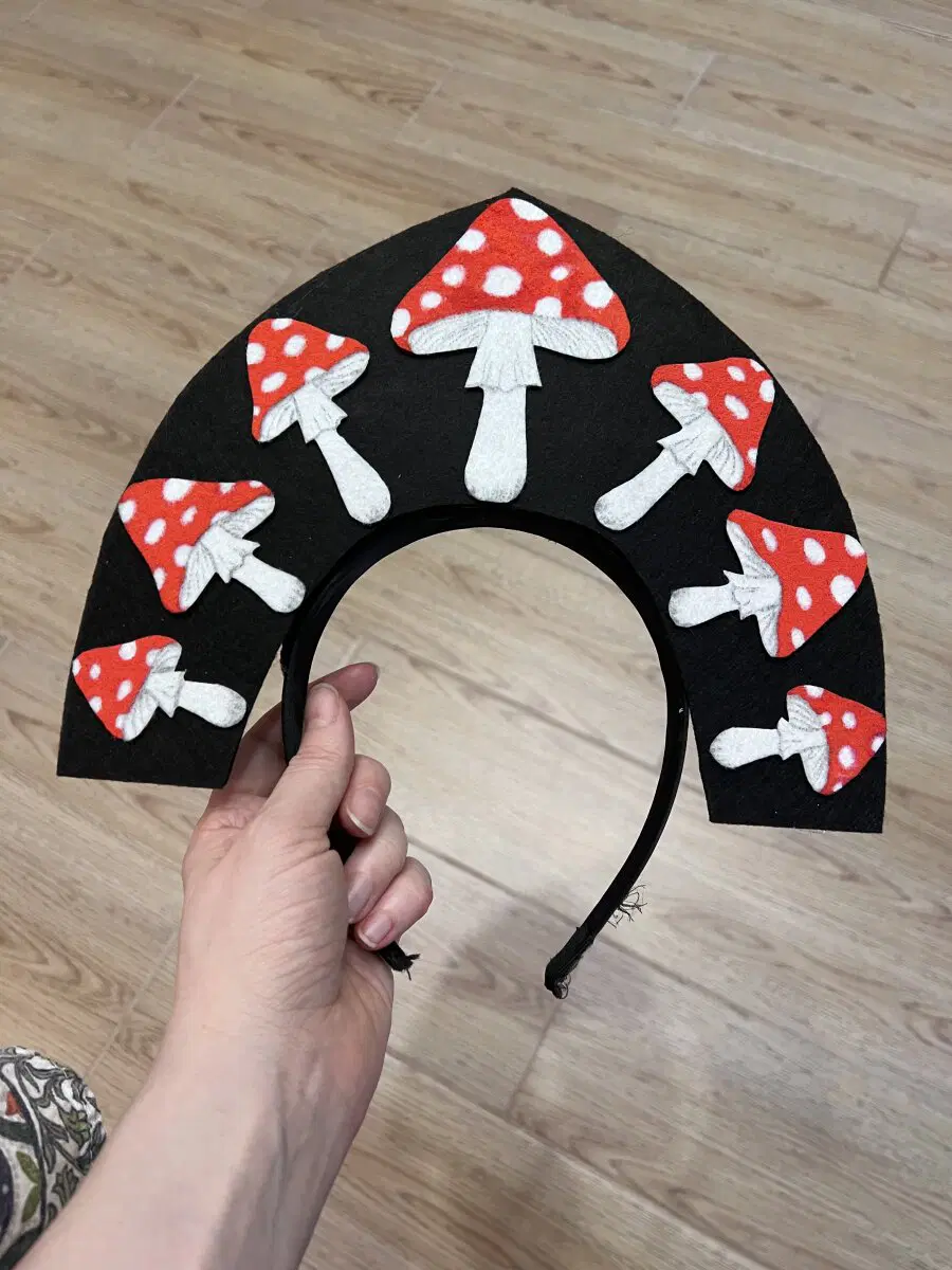 Кокошник с мухоморами