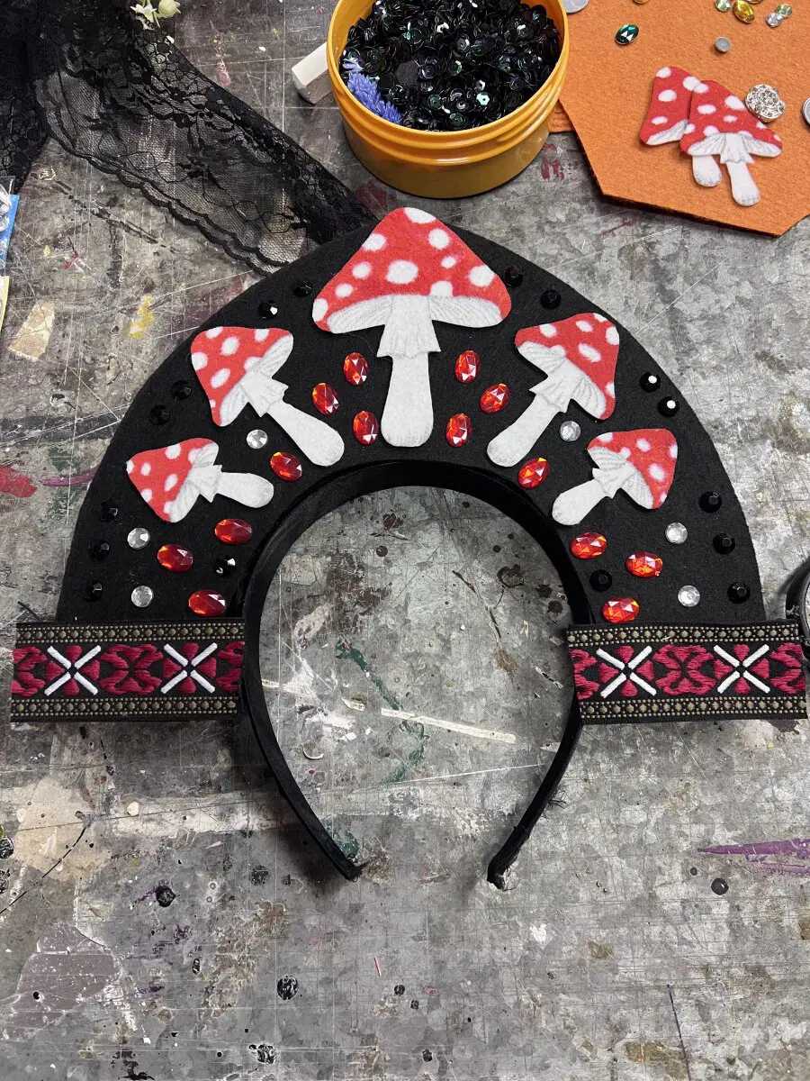 Кокошник с мухоморами