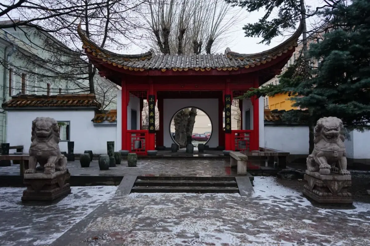 Петербург - подарок Шанхая на 300 летие - пагода часть сада дружбы (часть1)