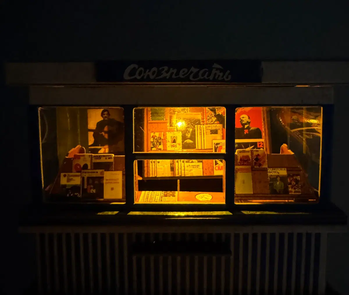 Киоск из бумаги