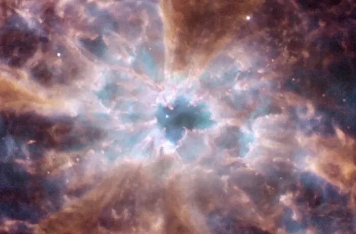 Центр NGC 2440. Яркая точка левее центра — фоновая звезда. Белый карлик на этом снимке не различим: его угловой размер несопоставимо меньше разрешения телескопа / © NASA/ESA