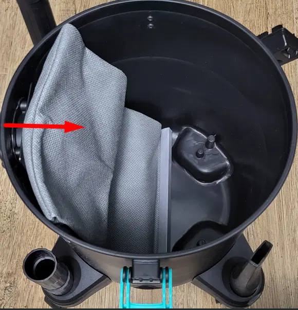 Да, со стороны проклятого мешка.