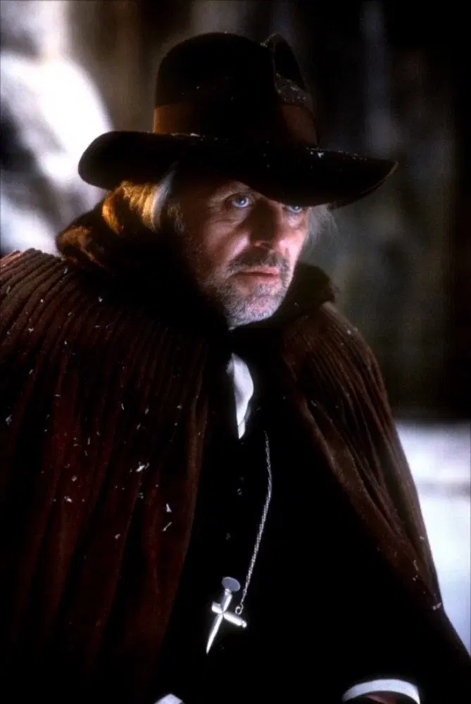 Милейший, сейчас укольчик колышком сделаем, как комарик укусит. Понимаю, что сейчас вам больно. Но мы отрежем вам голову, вобьём кол в сердце, и вы обретёте покой.