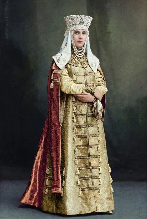 Графиня Елизавета Васильевна Мусина-Пушкина в наряде боярыни XVII века на костюмированном балу. 1903 год