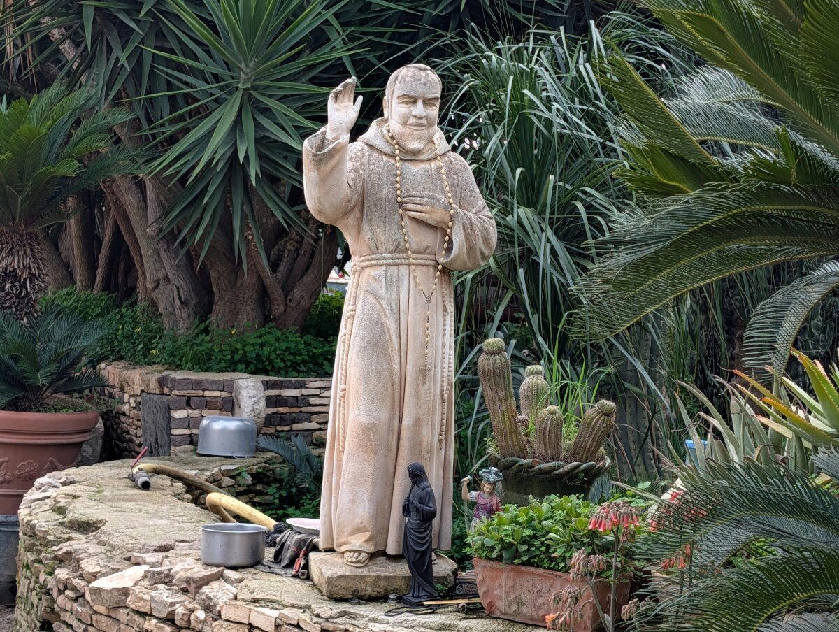 Какой то памятник