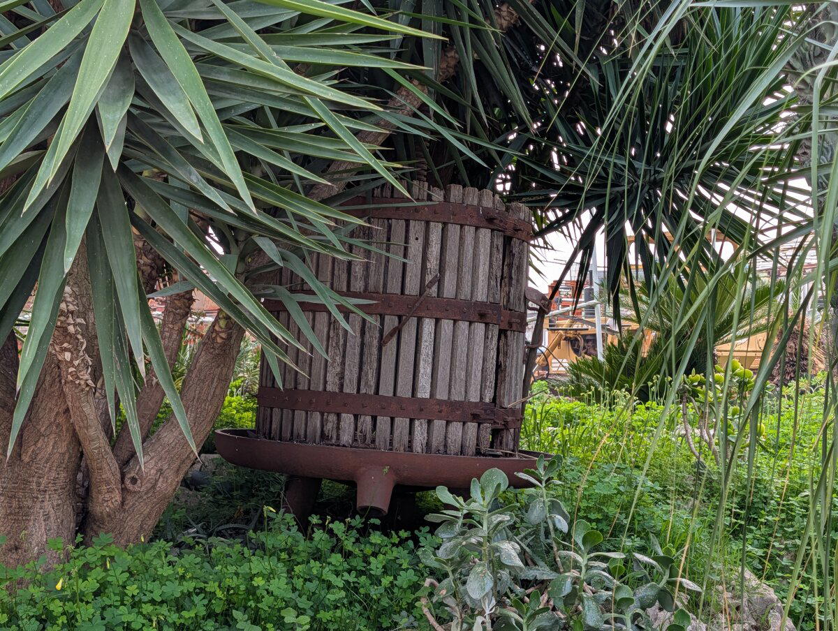 Старый пресс для винограда