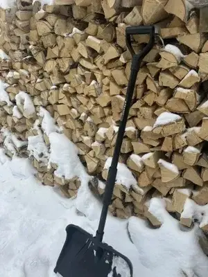 В среднем за 3000 доставкой с курьером можете себе заказать 25 кг колотых дров (пиздец, конечно).