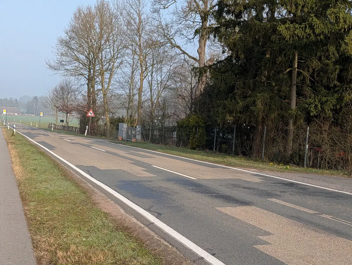 Дорога в заплатках 