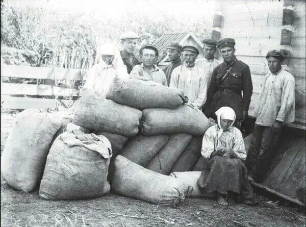 Раскулачивание крестьян, 1930 год.