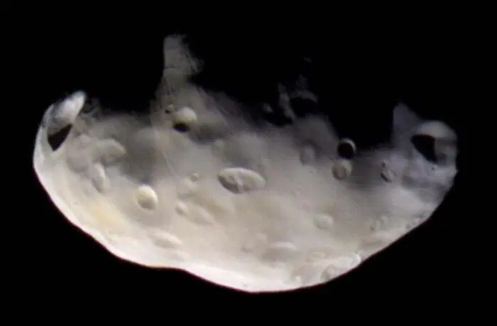 Спутник Пандора, запечатленный "Кассини" 25 ноября 2007 года / © NASA/JPL/Space Science Institute