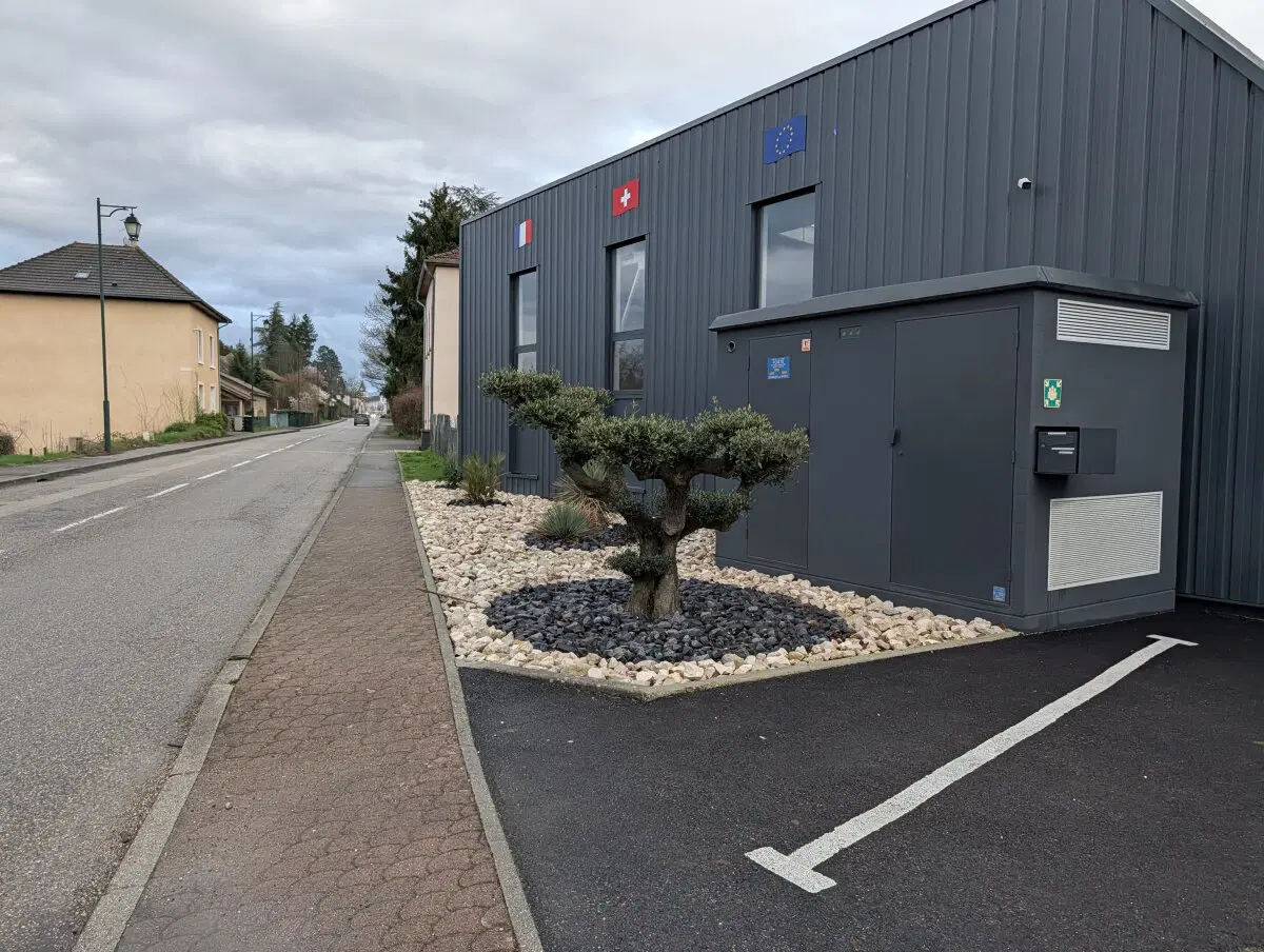 Видно, что рядом Швейцария 