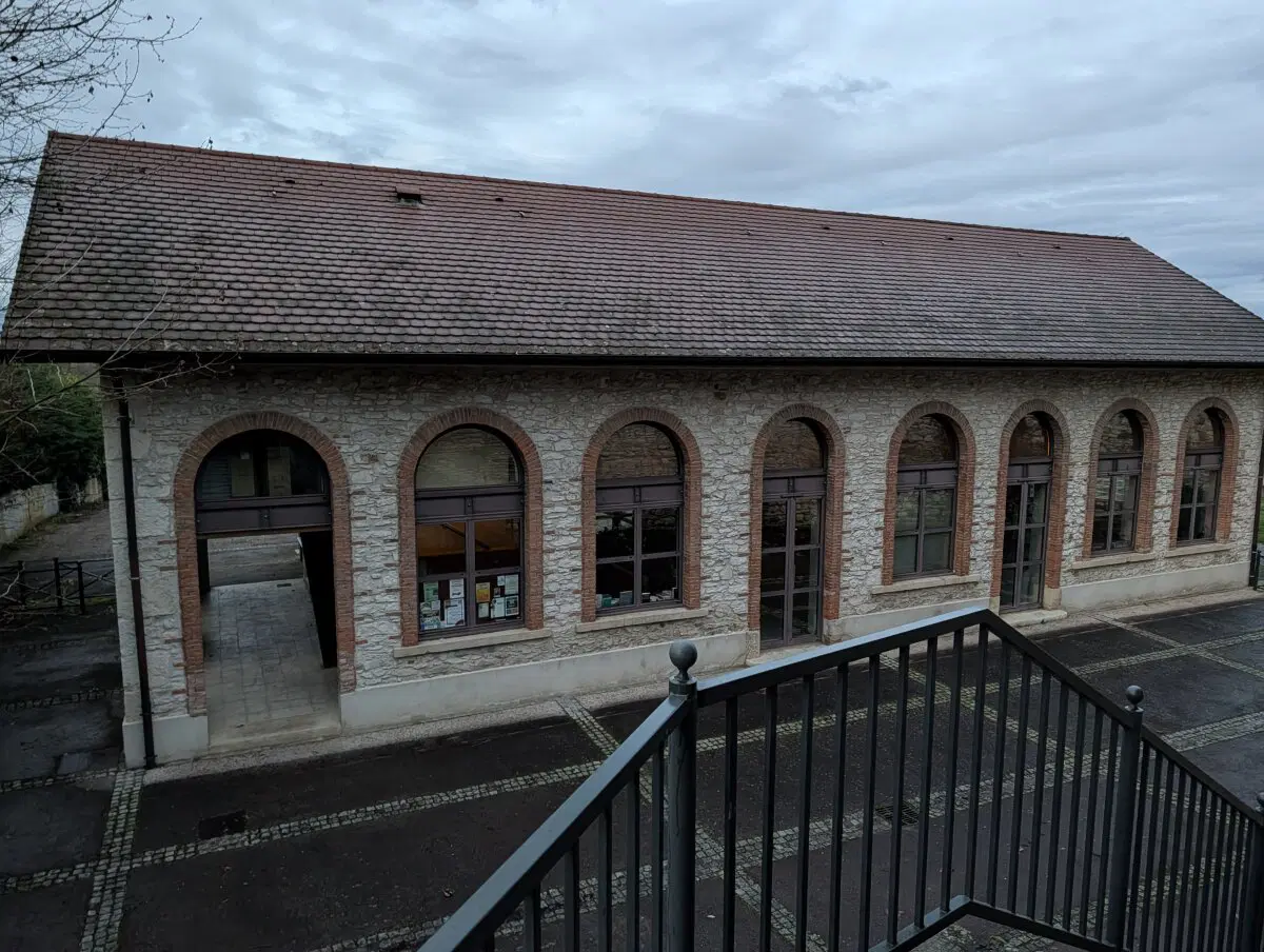 Арт галерея, но закрыта. 