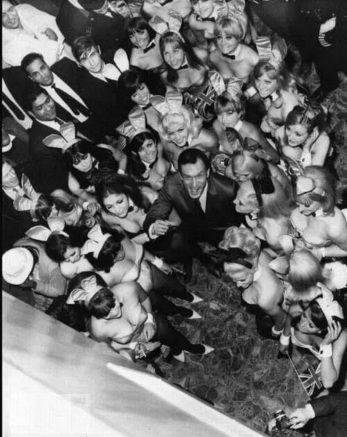 Хью Хефнер со своими зайками, США, 1970-е.