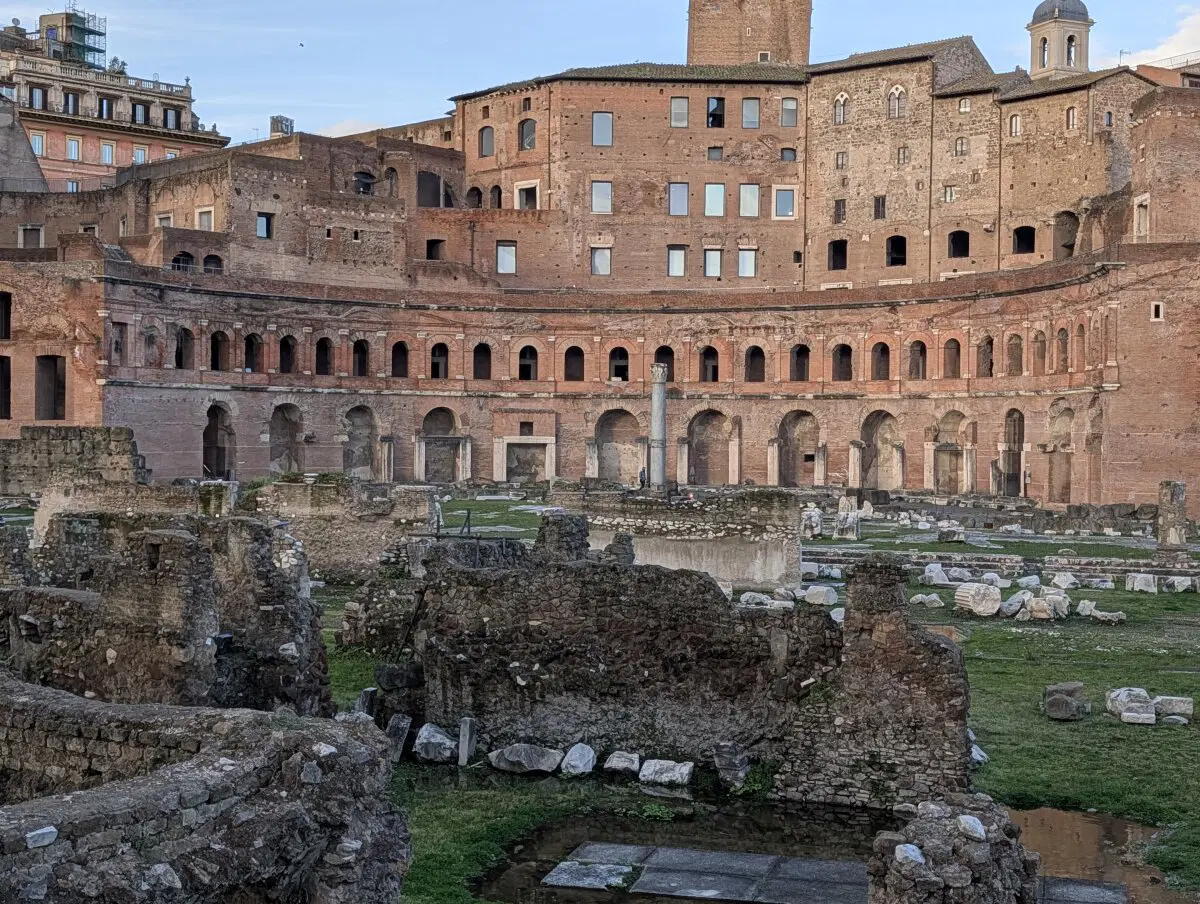 Первый в мире торговый центр. Лавки Траяна. 