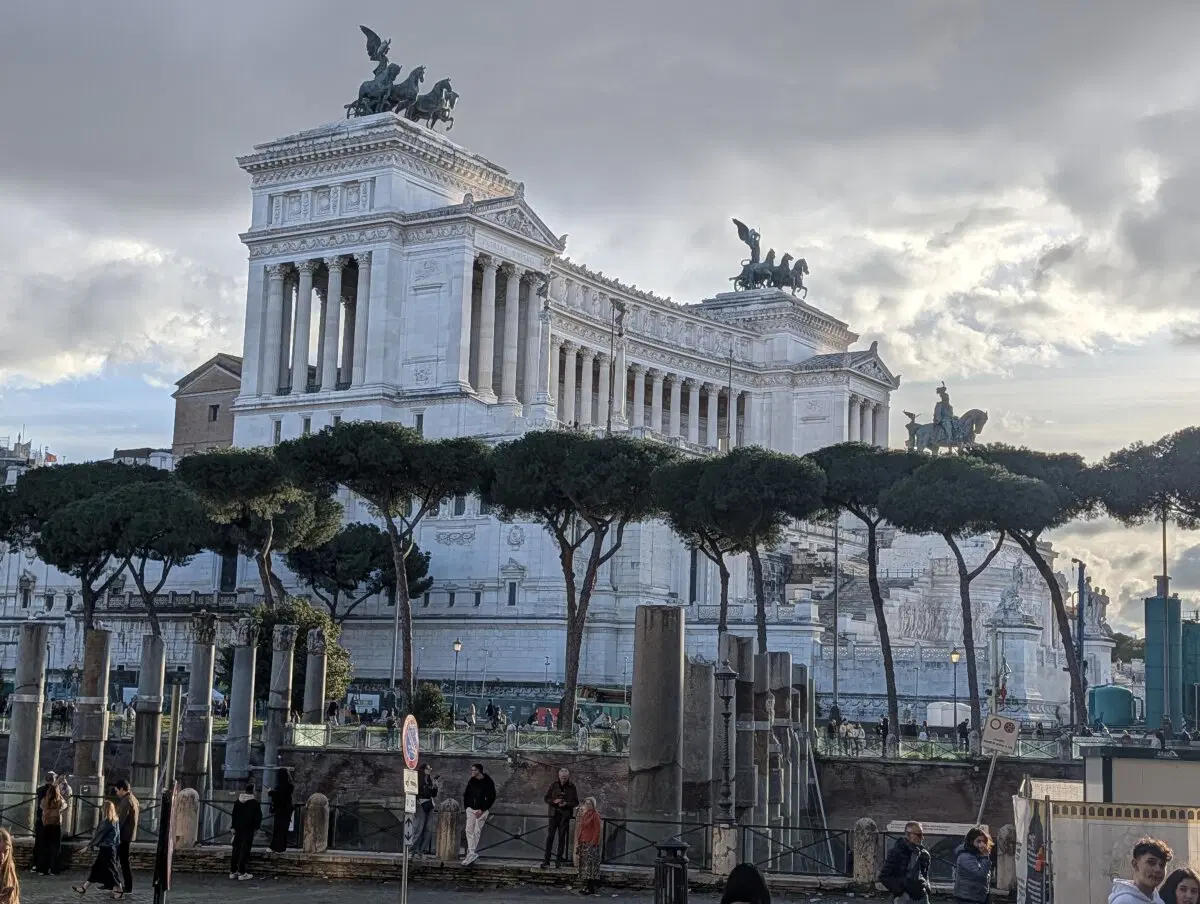 Памятник пишущей машинке 