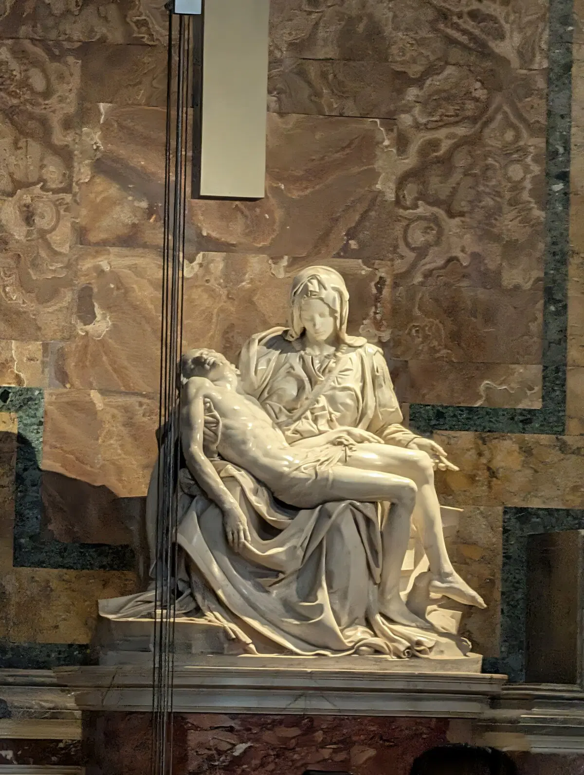 Единственная подписанная скульптура Микельанджело 