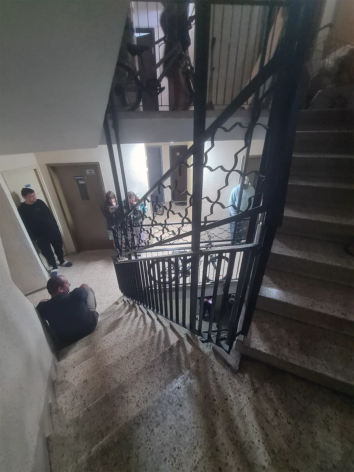 Так мы сидим дома.