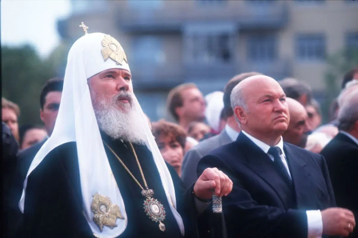 Мэр Москвы Юрий Лужков с Патриархом Алексием II, 1997 год