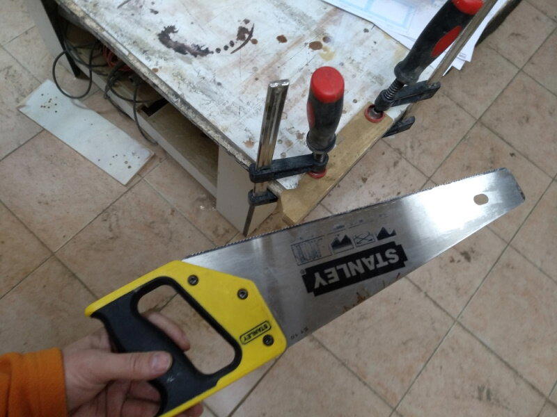 Рукоять ножа из бука, в перерывах между работой