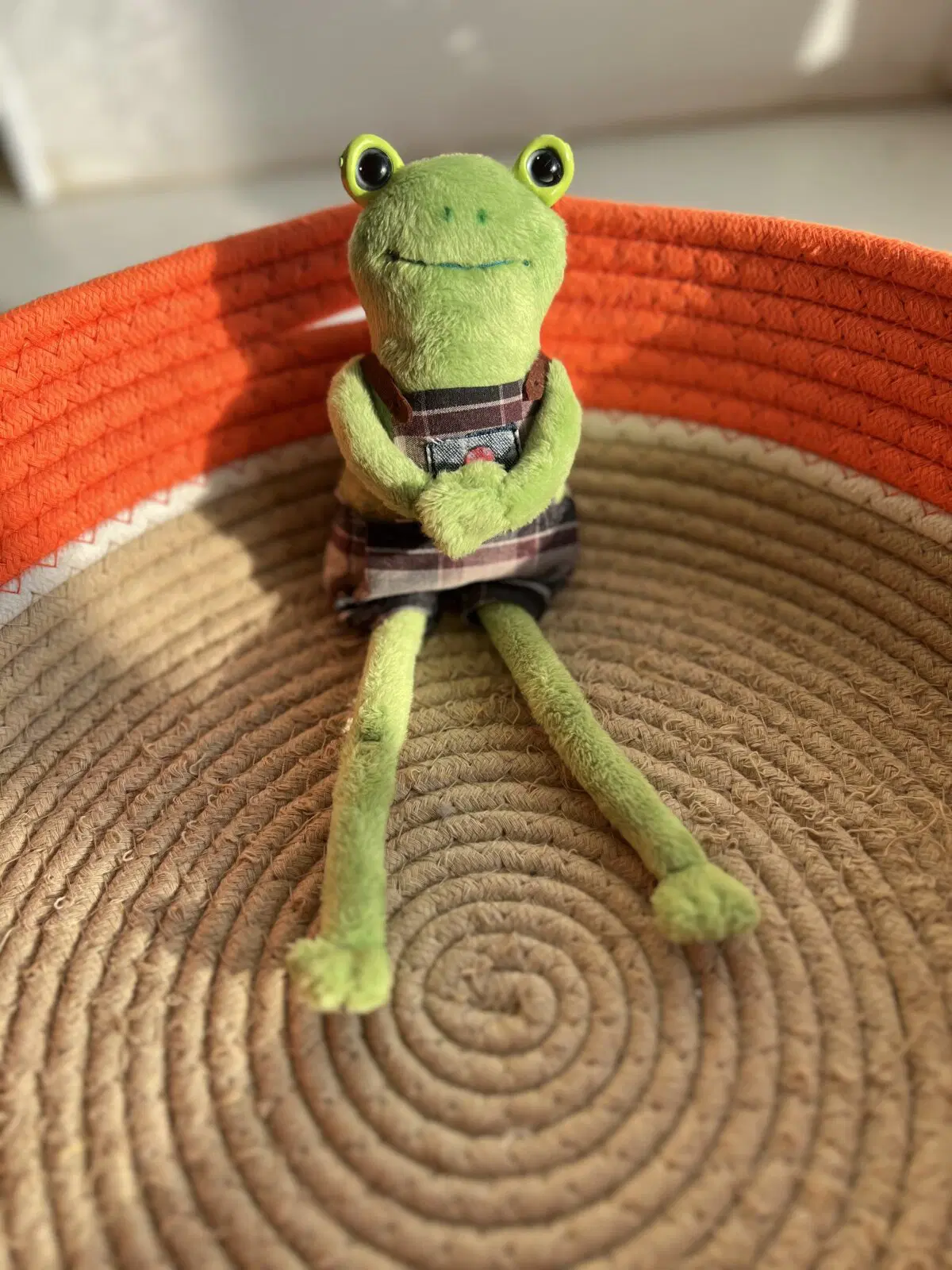 В ручках магниты, может вот так сидеть