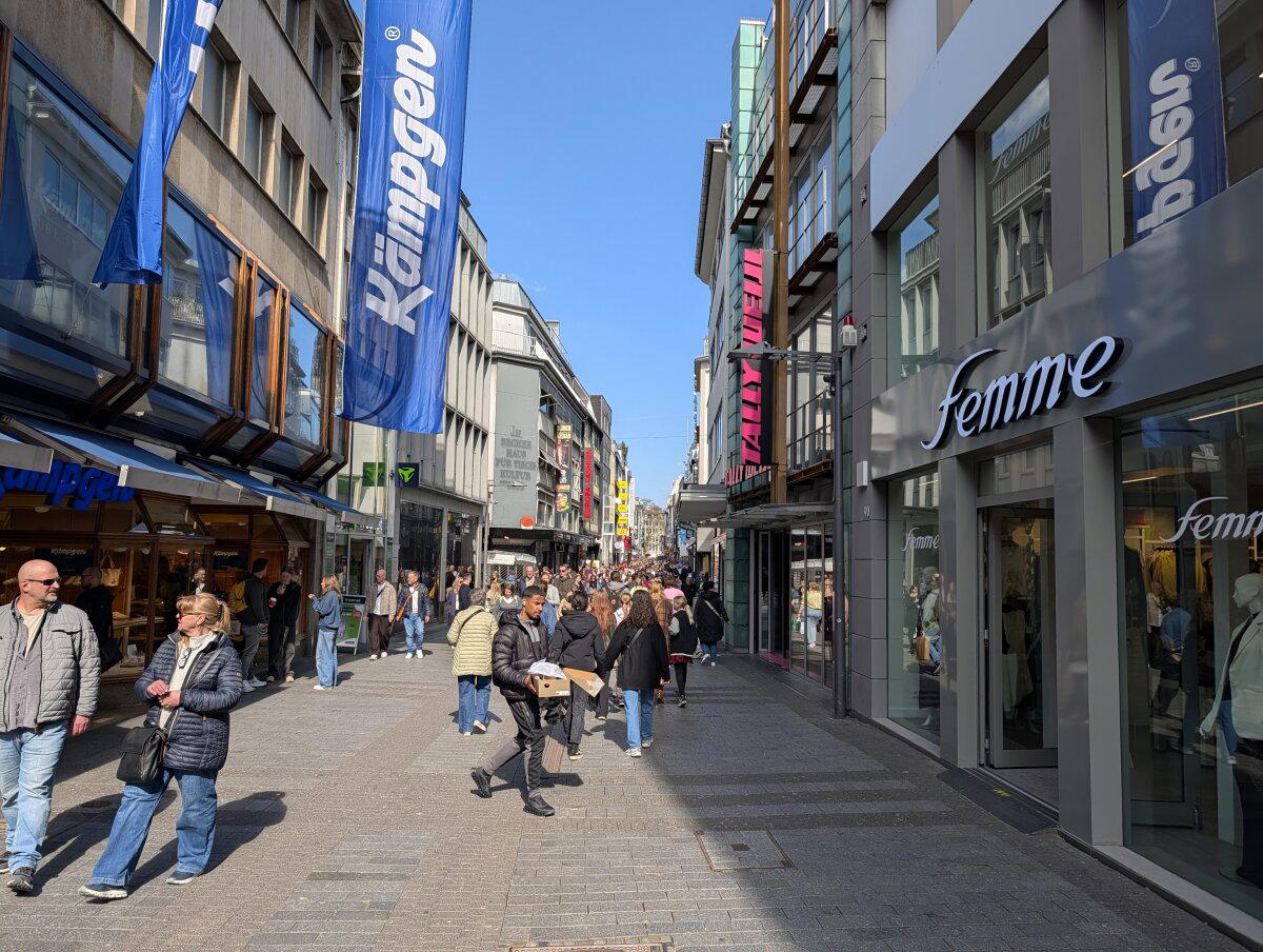 Народу хватает