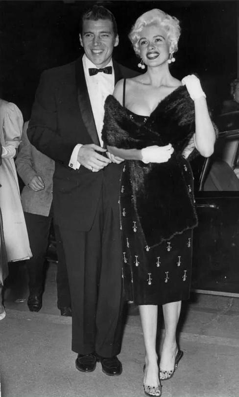 Понедельничье. Красивых женщин в ленту!