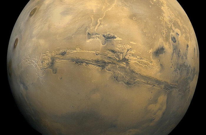 Долины Маринера, запечатленные орбитальным аппаратом NASA "Викинг-1" 22 февраля 1980 года / © NASA/USGS