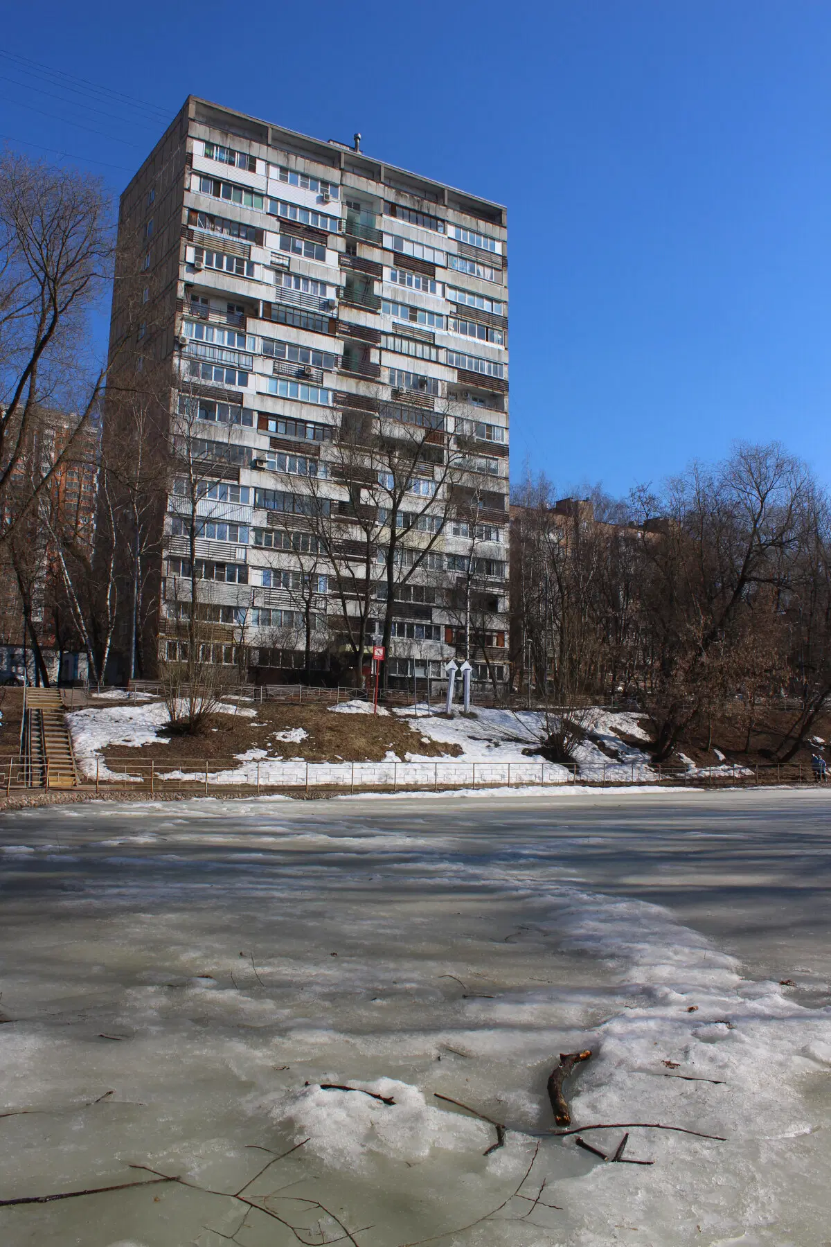 Море, корабли, маяки, якоря и Ассоль района Котловка.