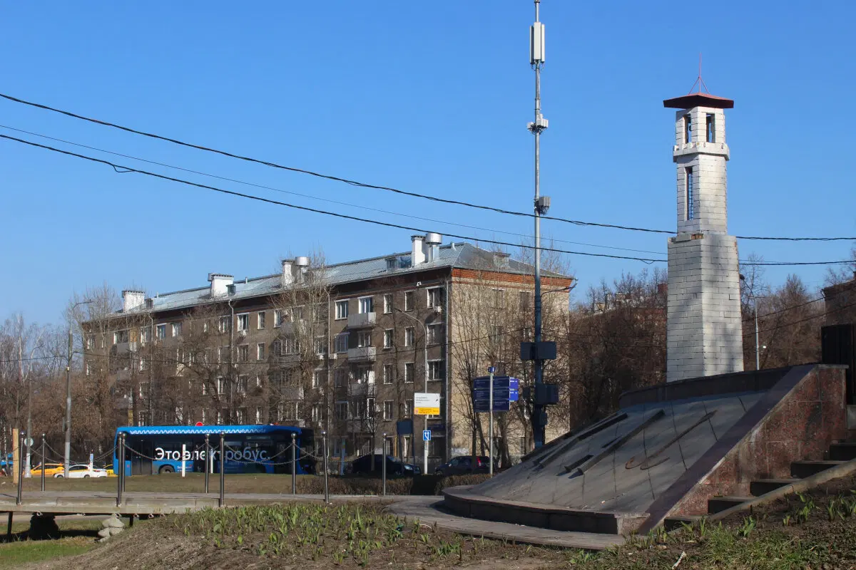 Море, корабли, маяки, якоря и Ассоль района Котловка.