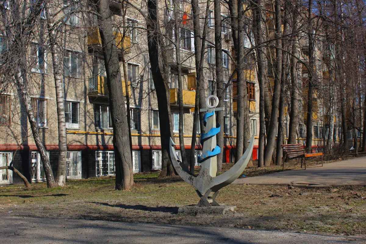 Море, корабли, маяки, якоря и Ассоль района Котловка.