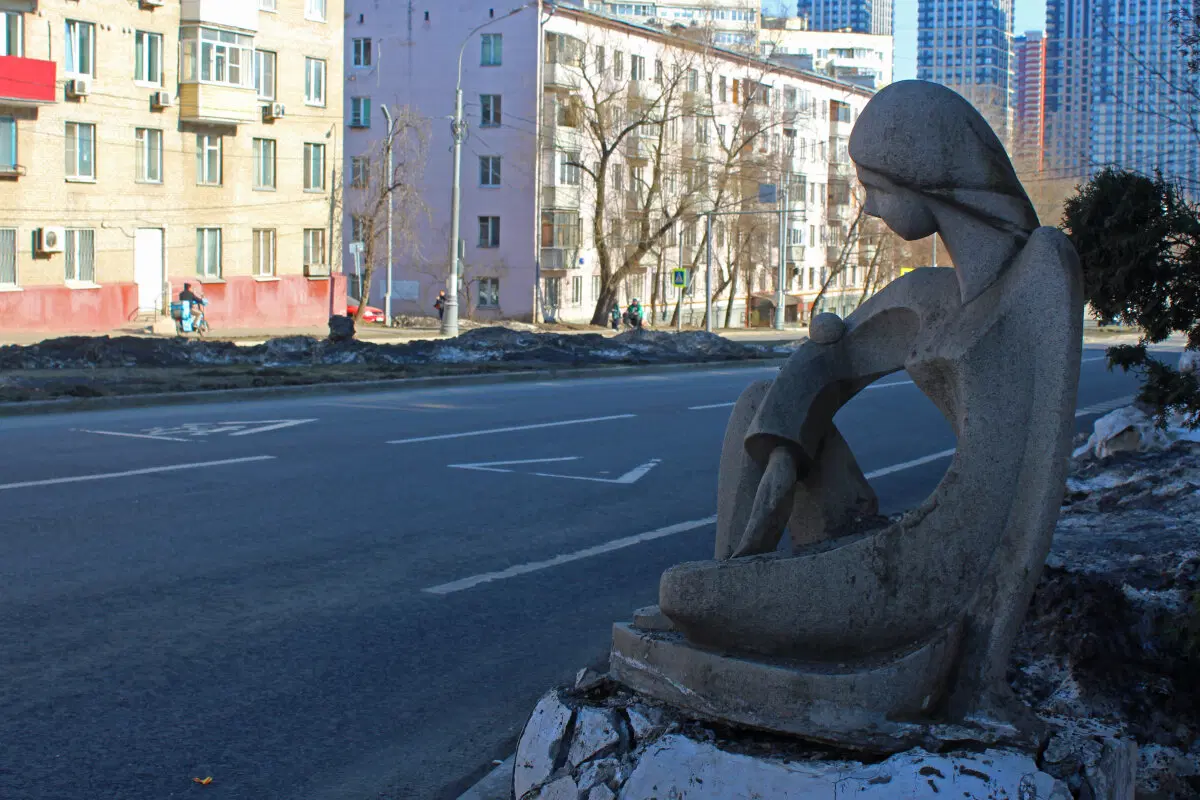 Море, корабли, маяки, якоря и Ассоль района Котловка.