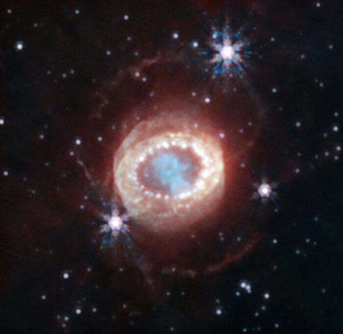 Остаток сверхновой SN 1987A "глазами" космического телескопа NASA "Джеймс Уэбб" / NASA, ESA, CSA