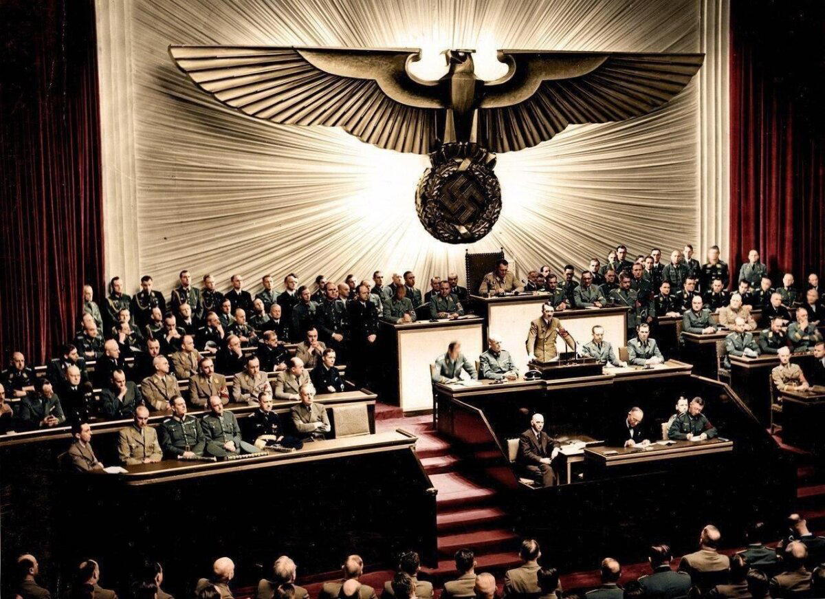 Речь, в которой Адольф Гитлер объявил войну США, 1941 год.