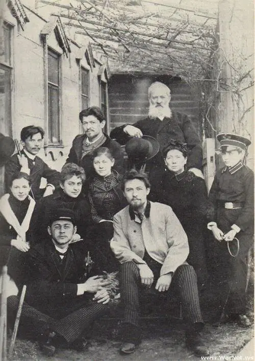 Антон Павлович Чехов с семьей и друзьями, 1890 год.