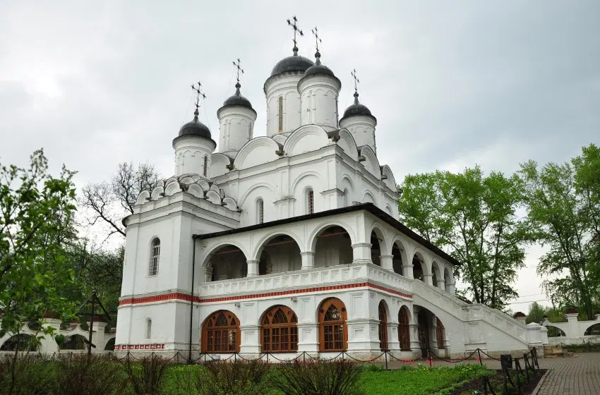 Церковь в Больших Вязёмах (годуновском владении). Иллюстрация годуновского классицизма