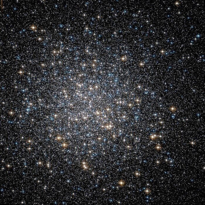 Скопление M 13, запечатленное космическим телескопом "Хаббл" / © NASA/ESA